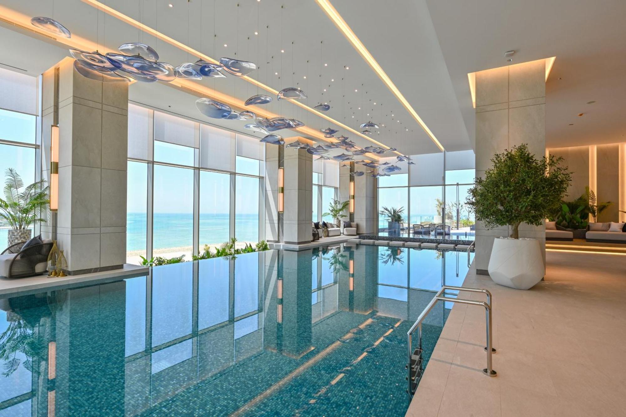 Готель Onyx Rotana Манама Екстер'єр фото The swimming pool at the hotel
