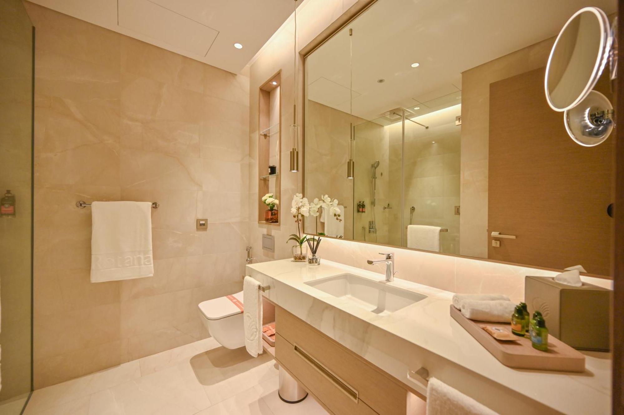 Готель Onyx Rotana Манама Екстер'єр фото Bathroom